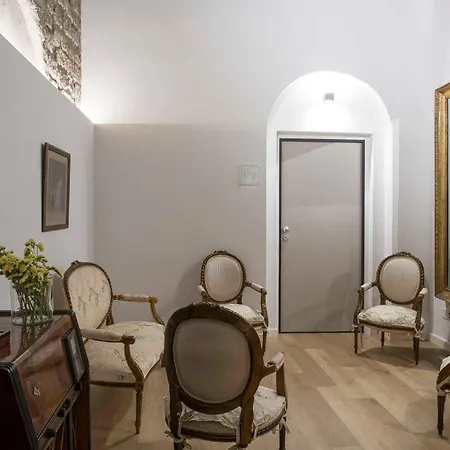 La Casa Di Nelly Boutique Naples
